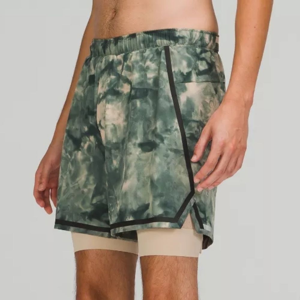 Lululemon Men's Athletic Shorts Tie Dye Green Size M Lined Zip Pocket